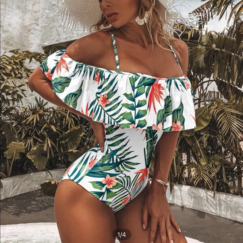 EMERY ROSE Tropical Floral Print Ruffled One-Piece
Swimsuit - Picture 7 of 7